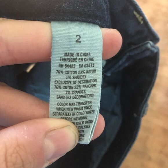 AEO denim stretchy dark wash classic size 2 denim shorts - Picture 3 of 3